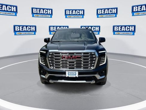 Used 2025 GMC Yukon Denali w/ Sun & Power Step Package AWD/4WD image 3