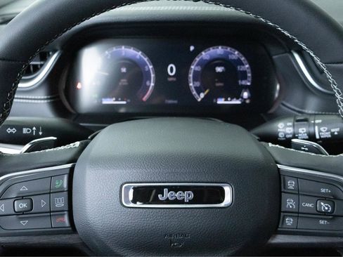 Used 2024 Jeep Grand Cherokee L Limited AWD/4WD image 16