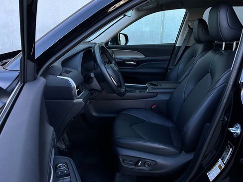 Used 2025 Toyota Grand Highlander FWD image 10