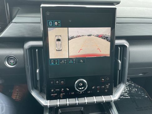 Used 2025 GMC Acadia AT4 w/ Luxury Package image 18