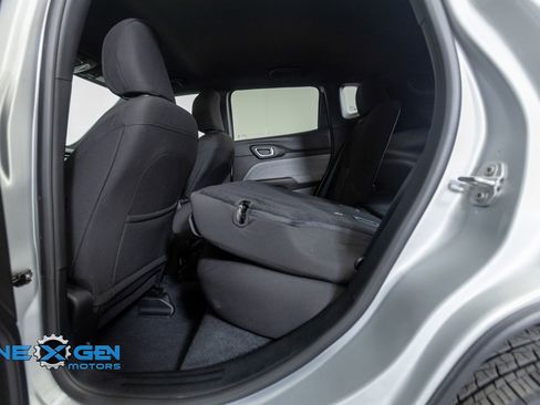 Used 2025 Jeep Compass Sport image 26