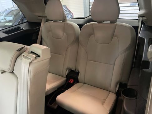 Used 2021 Volvo XC90 T5 Momentum w/ Climate Package image 9