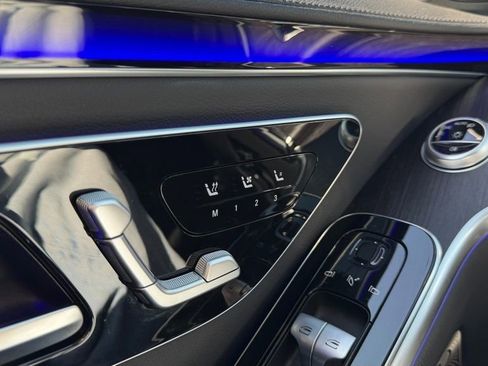 Used 2022 Mercedes-Benz S 580 4MATIC Sedan w/ AMG Line Package image 17