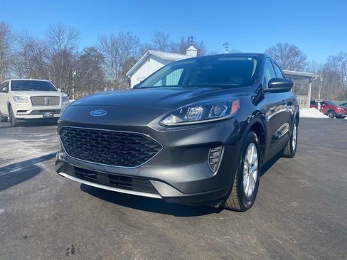 Used 2020 Ford Escape SE image 1