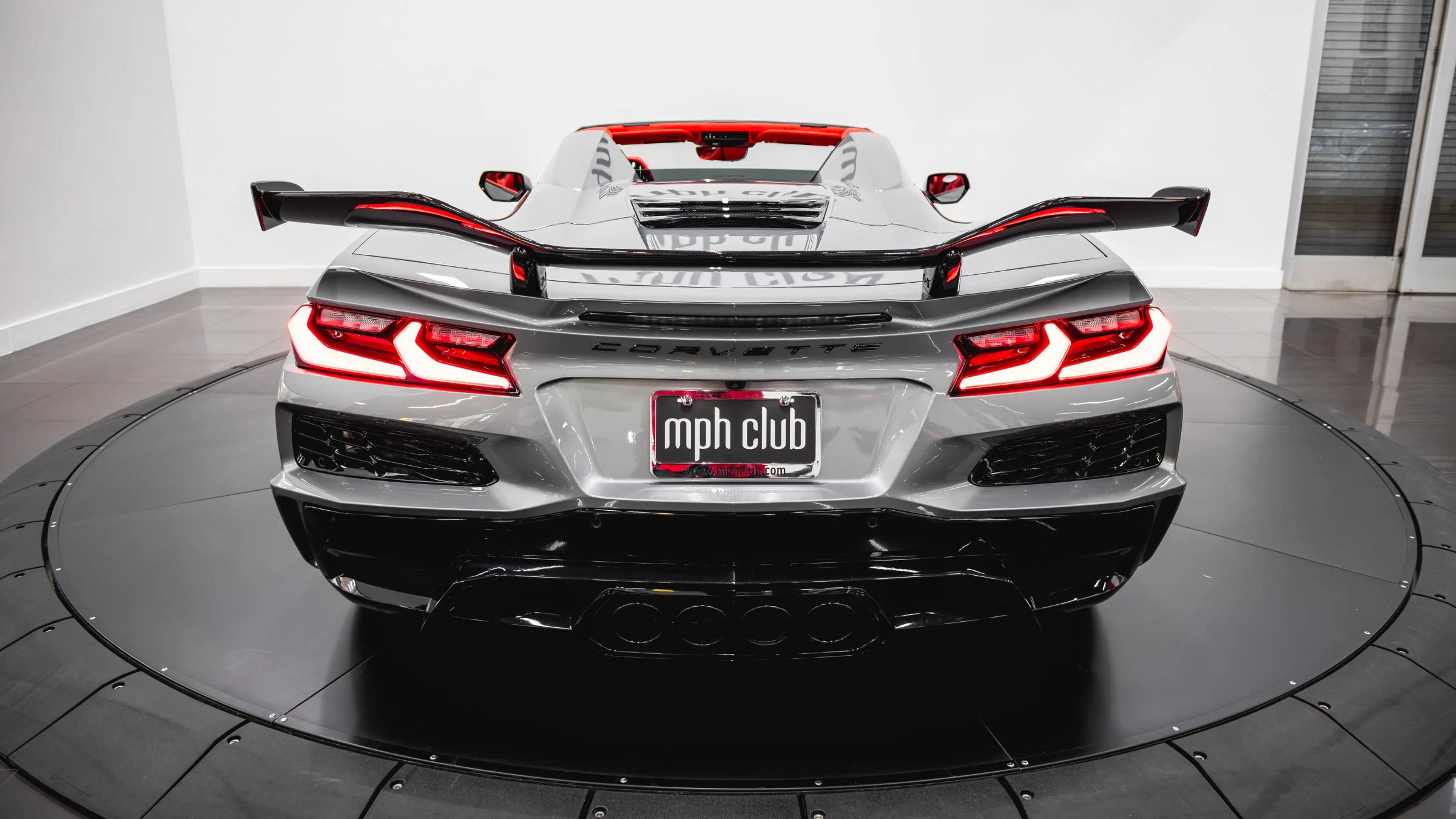 Used 2024 Chevrolet Corvette Z06 w/ Z07 Performance Package RWD image 33