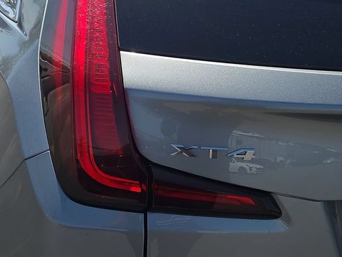 Used 2025 Cadillac XT4 Premium Luxury FWD image 9