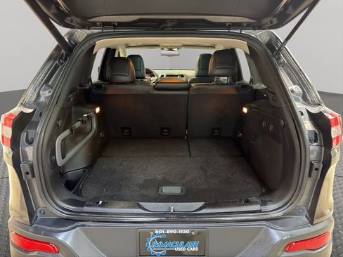 Used 2014 Jeep Cherokee Limited w/ Luxury Group AWD/4WD image 18