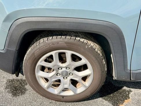Used 2017 Jeep Renegade Latitude w/ Popular Equipment Group FWD image 32
