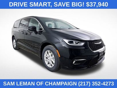 New 2026 Chrysler Pacifica Select