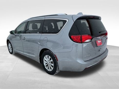 Used 2018 Chrysler Pacifica Touring-L Plus image 5