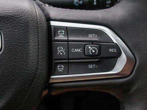 Used 2025 Jeep Compass Limited AWD/4WD image 29