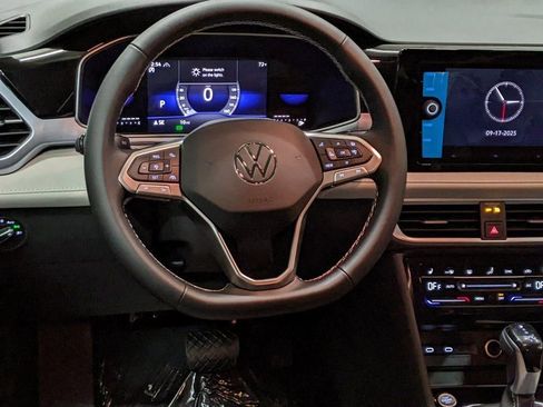 New 2026 Volkswagen Taos SE image 13