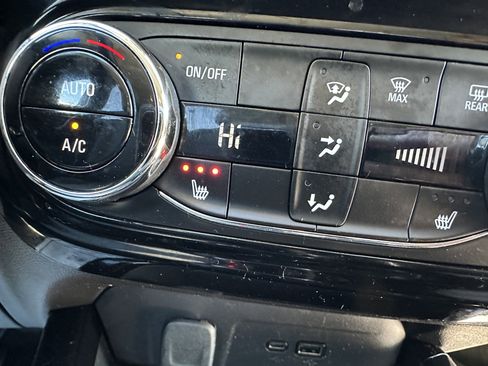 Used 2024 Chevrolet Trax LT w/ LT Convenience Package image 37