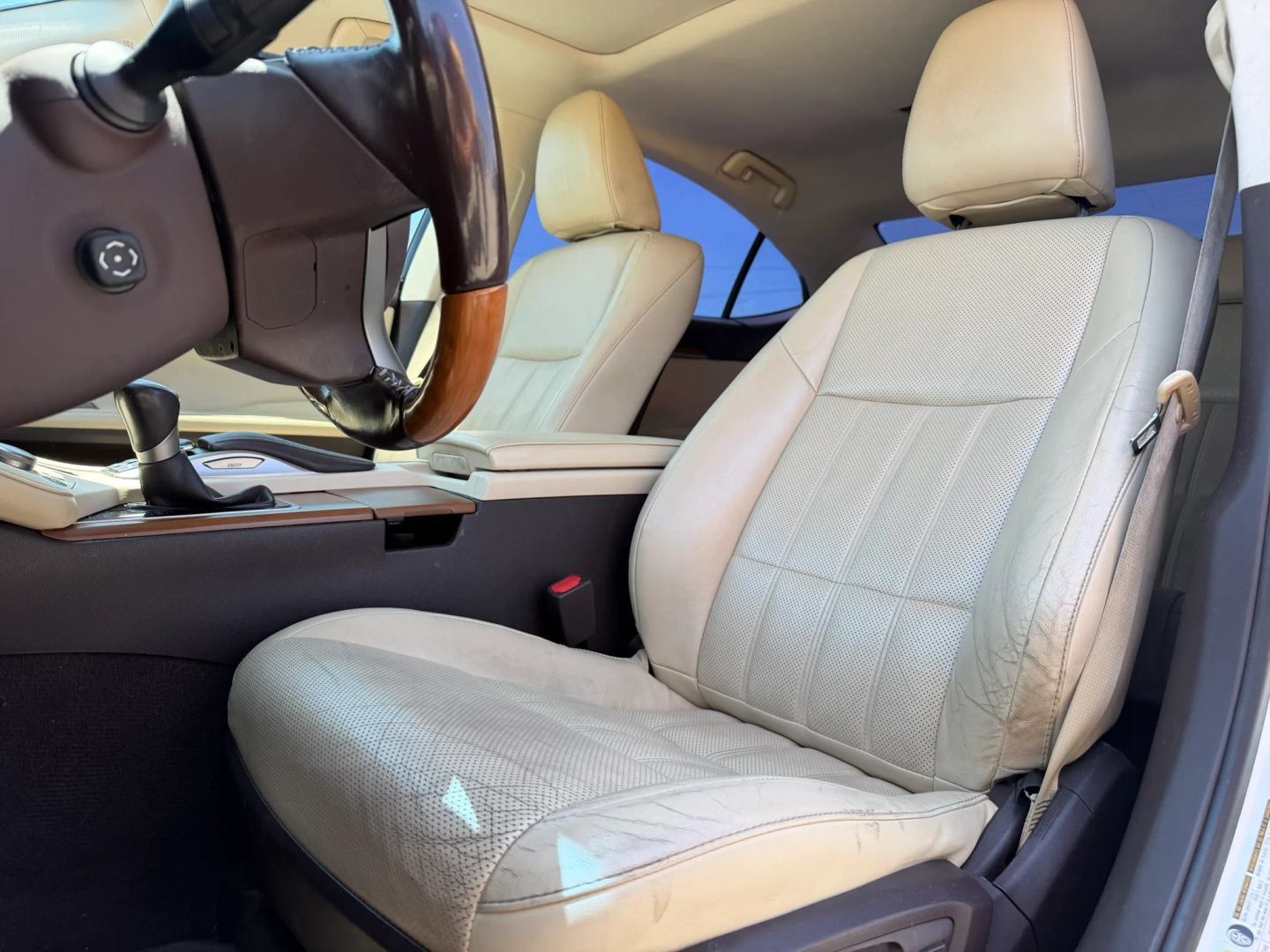 Used 2016 Lexus ES 300h w/ Luxury Package w/Wood Trim FWD image 10