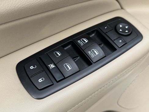 Used 2015 Jeep Grand Cherokee Limited image 25