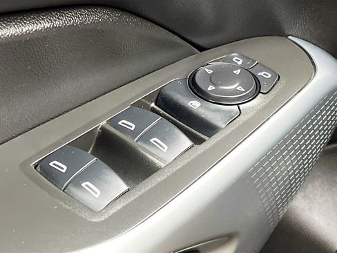 Used 2024 Chevrolet Trax RS FWD image 17
