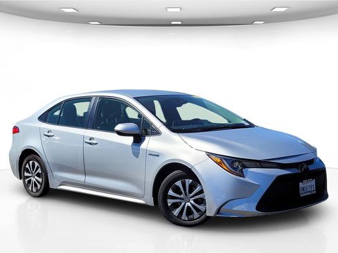Used 2020 Toyota Corolla LE FWD image 2