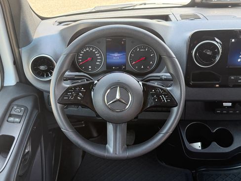 Used 2025 Mercedes-Benz Sprinter 2500 image 16