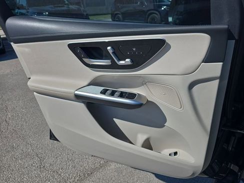 Used 2024 Mercedes-Benz GLC 300 4MATIC image 27