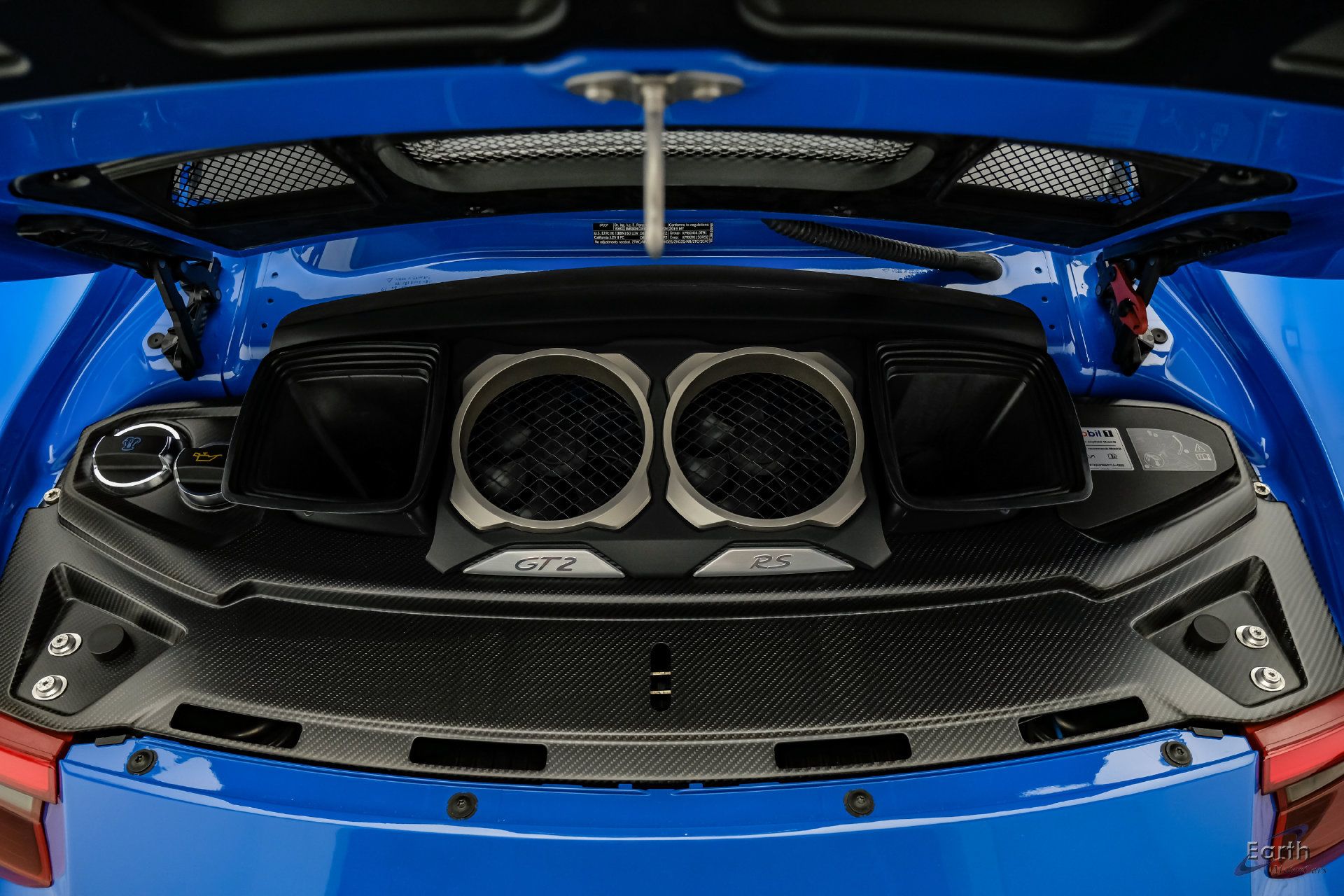 Used 2019 Porsche 911 GT2 RS RWD image 3