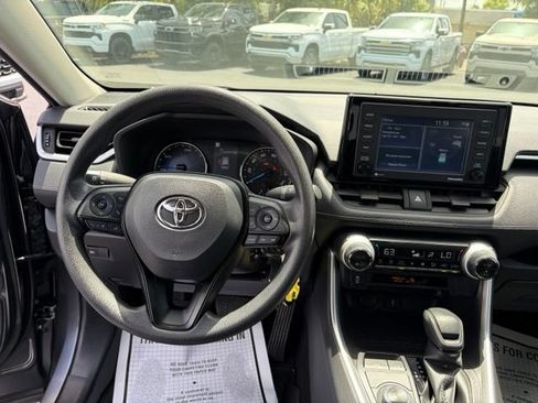 Used 2022 Toyota RAV4 LE AWD/4WD image 17