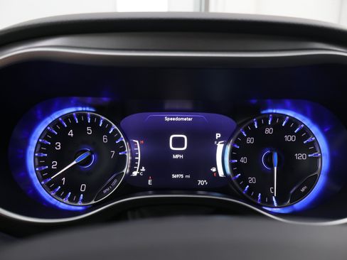 Used 2020 Chrysler Pacifica Touring-L Plus FWD image 11