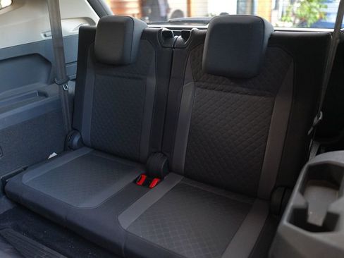 Used 2020 Volkswagen Tiguan S image 32