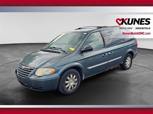 Used 2006 Chrysler Town & Country Touring FWD image 5