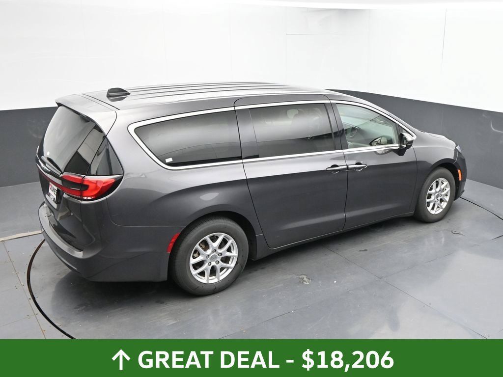 Used 2023 Chrysler Pacifica Touring-L FWD image 32