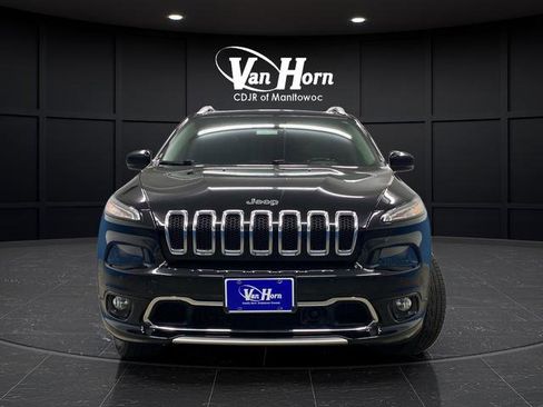 Used 2017 Jeep Cherokee Overland w/ Technology Group AWD/4WD image 2