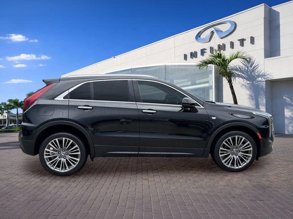Used 2024 Cadillac XT4 Premium Luxury FWD image 8