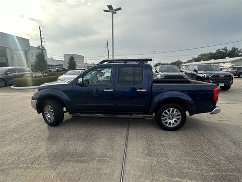 Used 2010 Nissan Frontier LE image 8