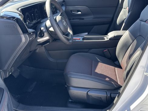 New 2026 Nissan Kicks SR image 9