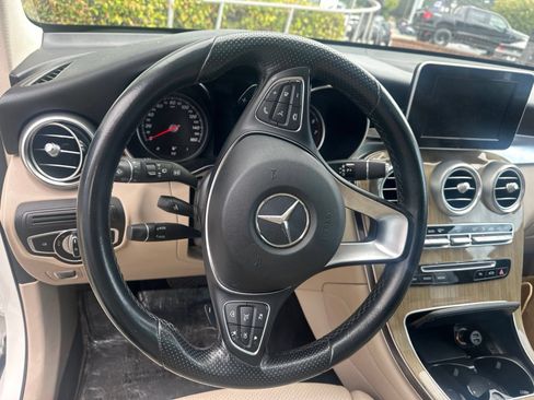 Used 2019 Mercedes-Benz GLC 350e 4MATIC w/ Premium Package image 9