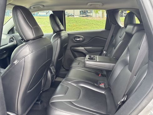 Used 2020 Jeep Cherokee Limited FWD image 31