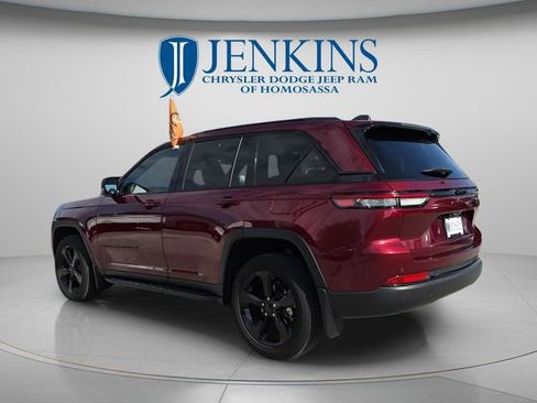 Used 2024 Jeep Grand Cherokee Altitude image 7