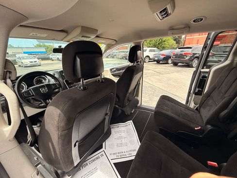 Used 2012 Dodge Grand Caravan SXT FWD image 10