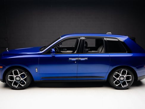 Used 2021 Rolls-Royce Cullinan Black Badge image 15