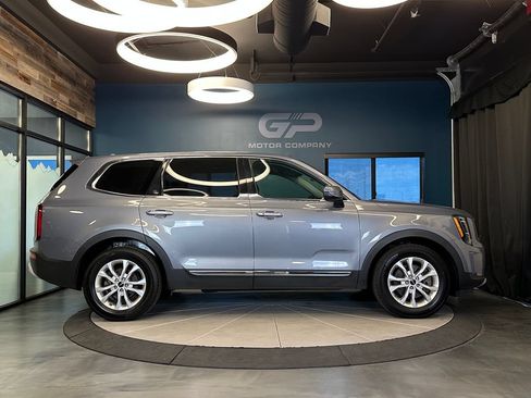Used 2022 Kia Telluride LX AWD/4WD image 2