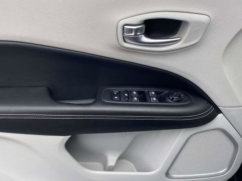 Used 2019 Jeep Compass Latitude image 15