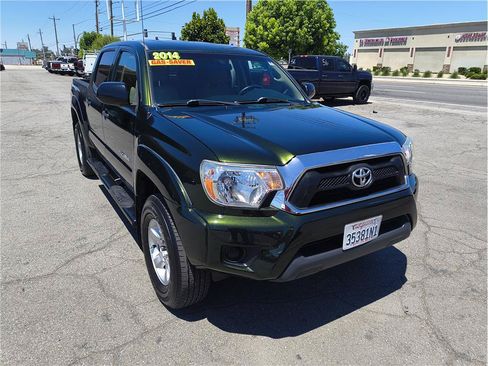 Used 2014 Toyota Tacoma PreRunner w/ SR5 Package RWD image 2