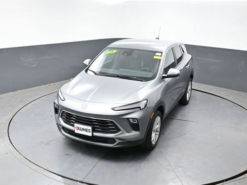 Used 2025 Buick Encore GX Preferred AWD/4WD image 46