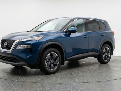 Used 2025 Nissan Rogue SV image 3