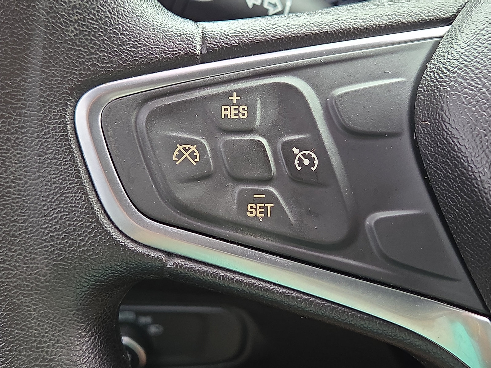 Used 2018 Chevrolet Equinox LS FWD image 21