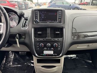 Used 2019 Dodge Grand Caravan SE w/ UConnect Hands-Free Group video 2