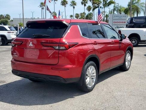 Used 2023 Mitsubishi Outlander ES FWD image 7