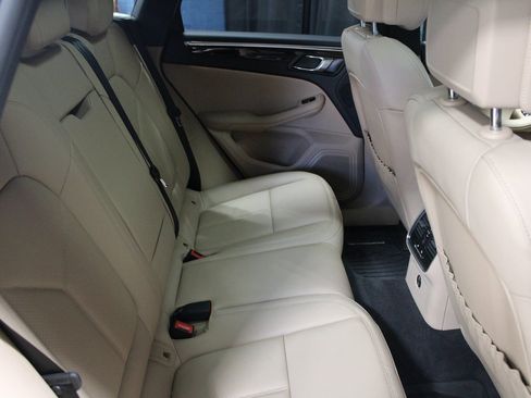 Certified 2025 Porsche Macan image 26