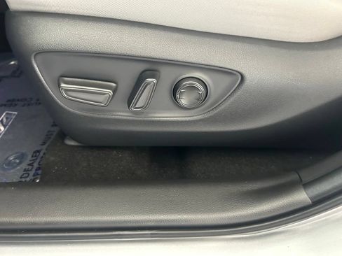 Used 2025 Toyota RAV4 XLE AWD/4WD image 36
