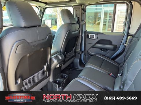 New 2026 Jeep Gladiator Sport AWD/4WD image 16