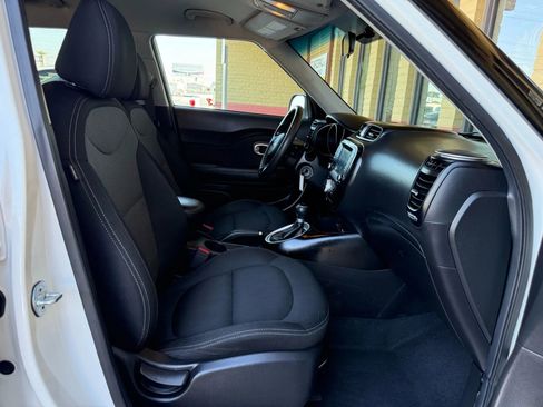Used 2019 Kia Soul + image 24